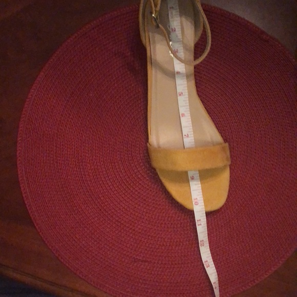 NWB forever yellow strap sandal in suede size 10 - Picture 11 of 14